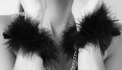 Za Za Zu Feather Handcuffs